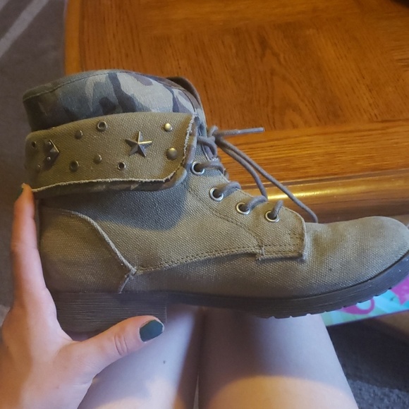 Boots - Picture 2 of 4